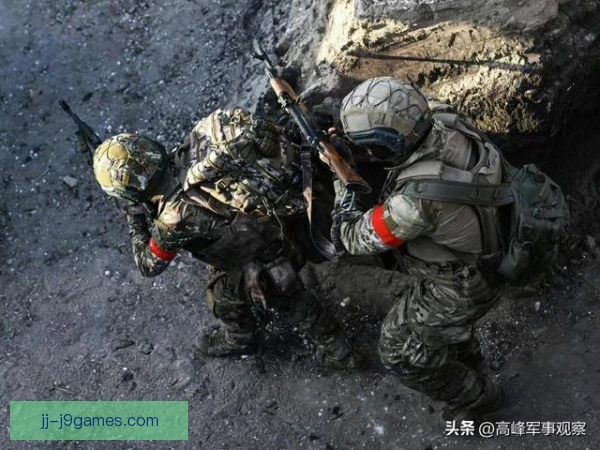 亚历山大乌西克进攻手段，刺拳组合与步伐压制